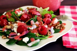 Raspberry Walnut Spinach Salad | cheerykitchen.com