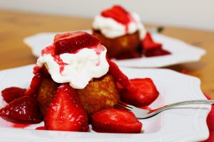 White Chocolate Strawberry-Shortcakes | cheerykitchen.com