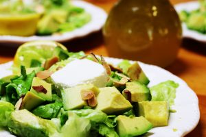 Avocado Butter Lettuce Salad with Lemon Vinaigrette | cheerykitchen.com